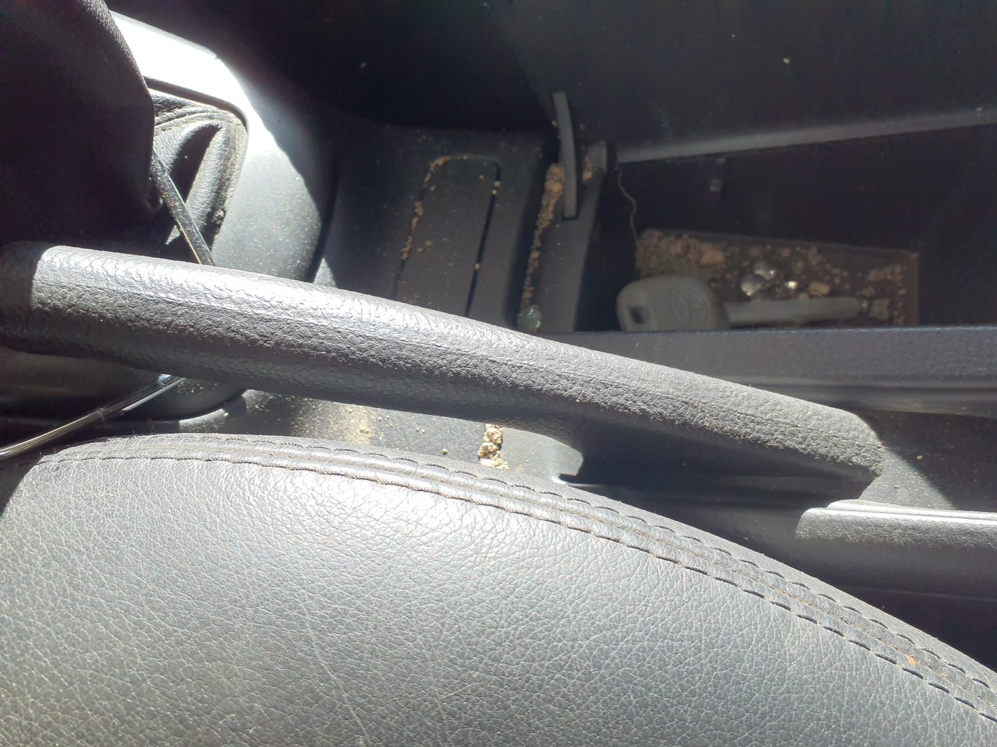TRAVAO DE MAO TOYOTA AVENSIS (_T25_) | 03 - 08