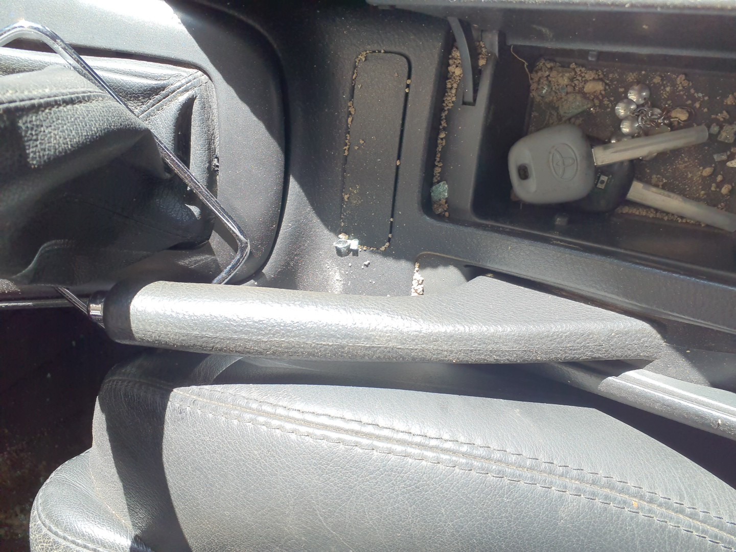 TRAVAO DE MAO TOYOTA AVENSIS (_T25_) | 03 - 08 Imagem-1