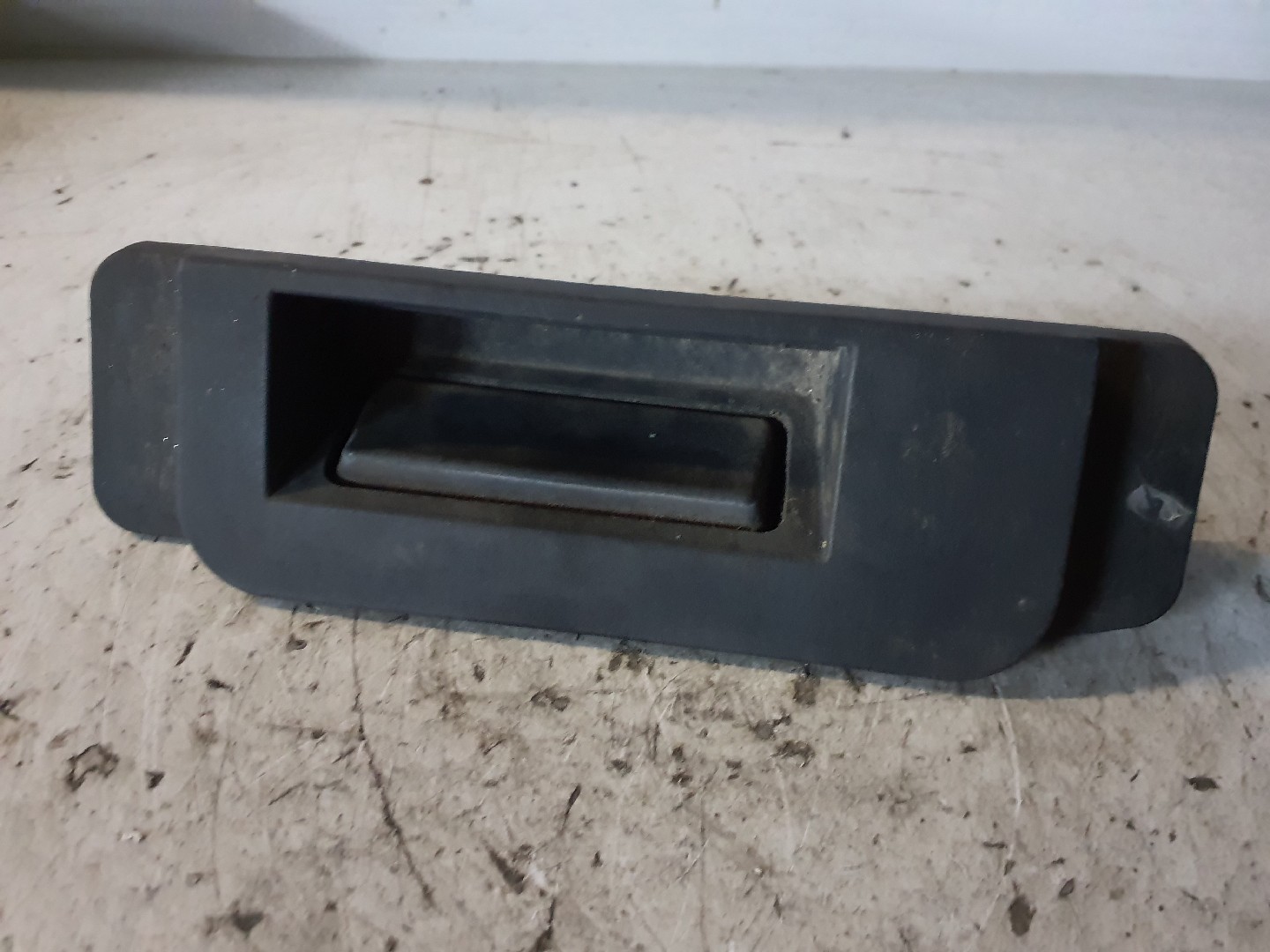 PUXADOR DA TAMPA DA MALA MERCEDES-BENZ CLA Coupé (C117) | 13 - 19