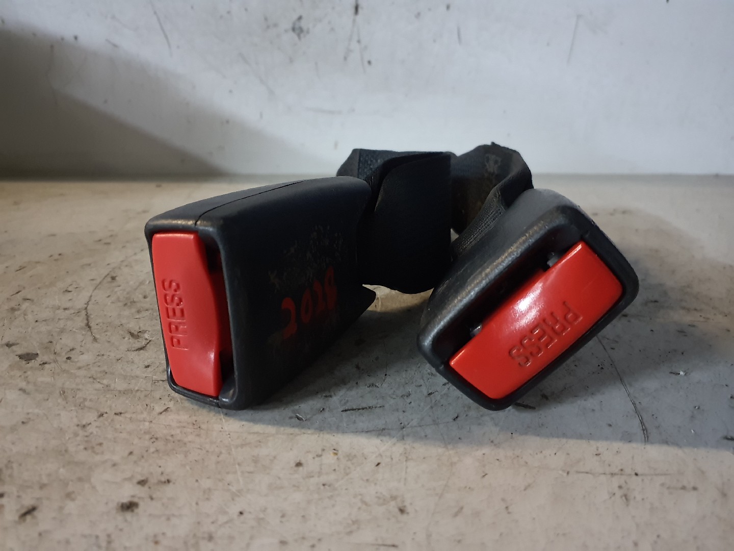 PRETENSOR DE CINTO TOYOTA COROLLA três volumes (_E12_) | 00 - 08