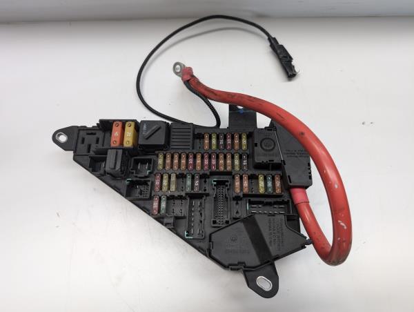 CAIXA DOS FUSIVEIS BMW 525D SPORT