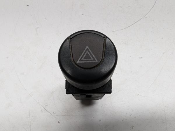 BOTAO QUATRO PISCAS PEUGEOT 306 Hatchback (7A, 7C, N3, N5) | 93 - 03