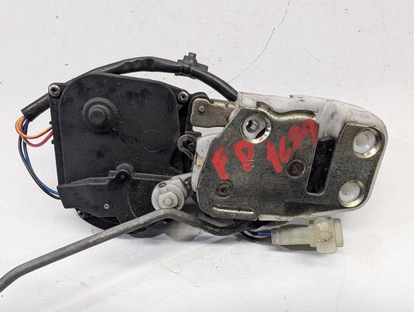 FECHO DA PORTA FRENTE DTO MERCEDES-BENZ 200D (124)