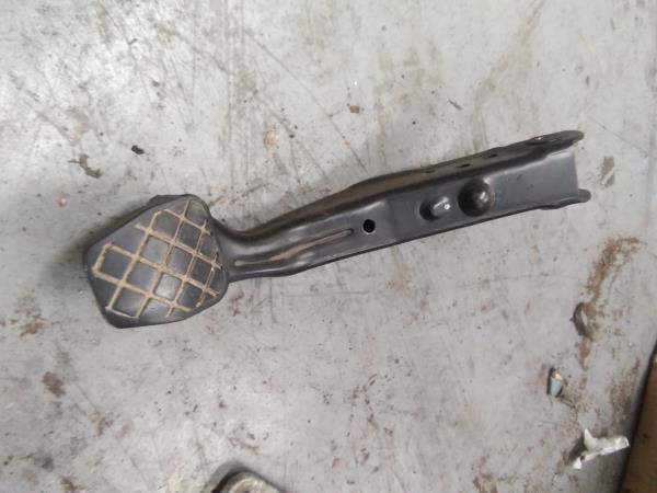 PEDAL DE TRAVAO VOLKSWAGEN GOLF IV (1J1) | 97 - 07