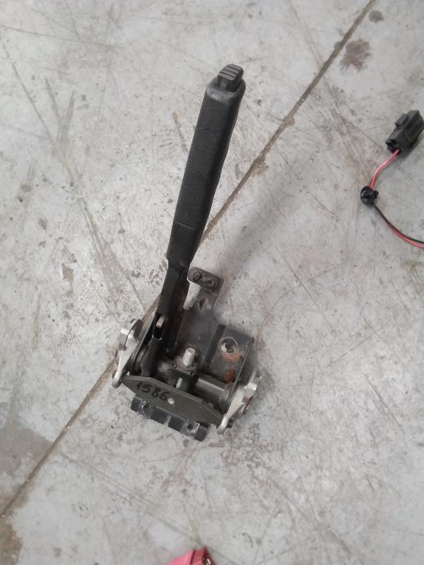 TRAVAO DE MAO VOLVO LW 4502