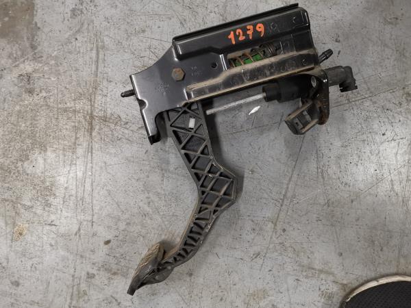 PEDAL DE EMBRAIAGM VOLKSWAGEN GOLF IV (1J1) | 97 - 07