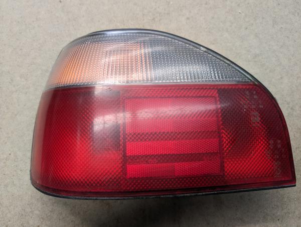 FAROLIM MALA ESQ. NISSAN SUNNY III Caixa (Y10) | 90 - 00