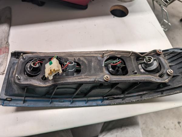 FAROLIM MALA ESQ. MAZDA 323 F V (BA) | 94 - 98 Imagem-2