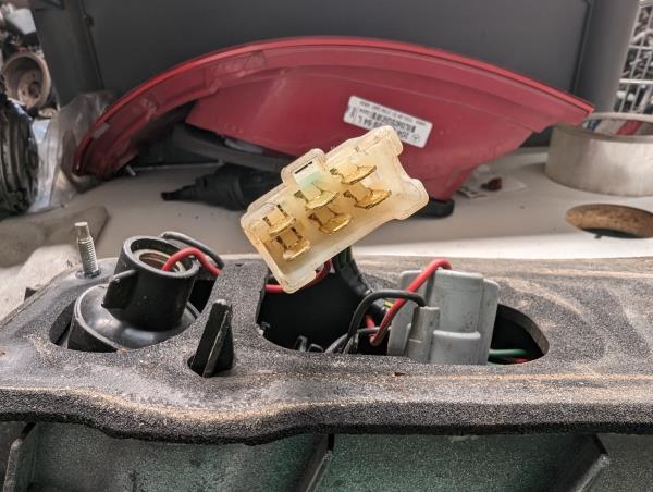 FAROLIM MALA ESQ. MAZDA 323 F V (BA) | 94 - 98 Imagem-3