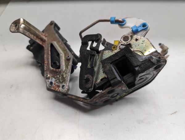 FECHO PORTA TRÁS ESQ. HYUNDAI ACCENT II três volumes (LC) | 99 - 17