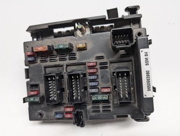 CAIXA DOS FUSIVEIS PEUGEOT 206 Van | 99 - 09