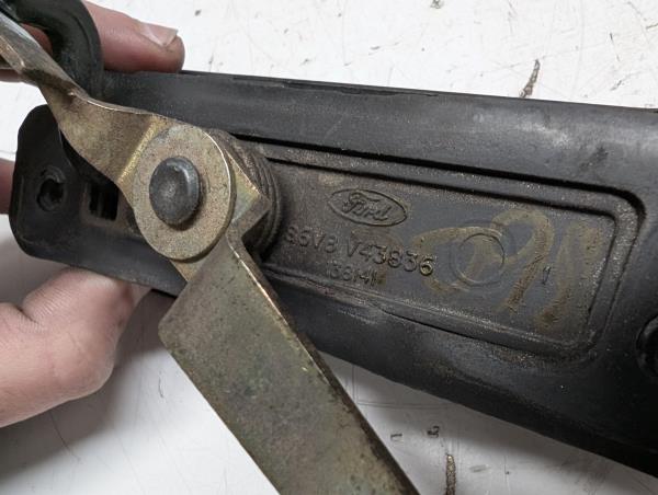 PUXADOR EXTERIOR FRENTE DIREITO FORD TRANSIT Caixa (E_ _) | 94 - 00 Imagem-1