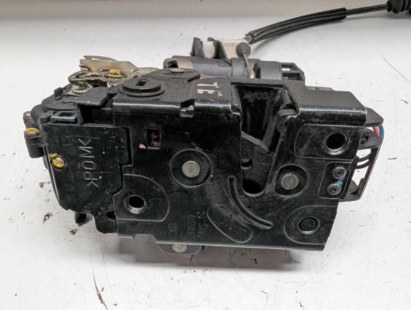 FECHO PORTA TRÁS ESQ. VOLKSWAGEN BORA (1J2) | 98 - 13