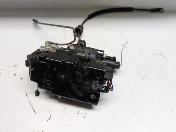 FECHO DA PORTA FRENTE ESQ. VOLKSWAGEN BORA (1J2) | 98 - 13