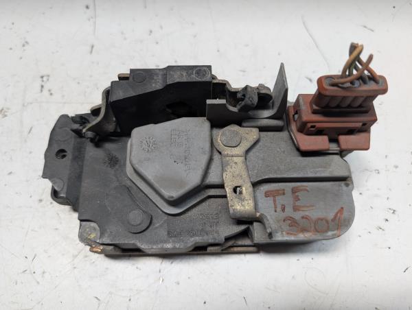 FECHO PORTA TRÁS ESQ. PEUGEOT 206 Hatchback (2A/C) | 98 - 12 Imagem-1