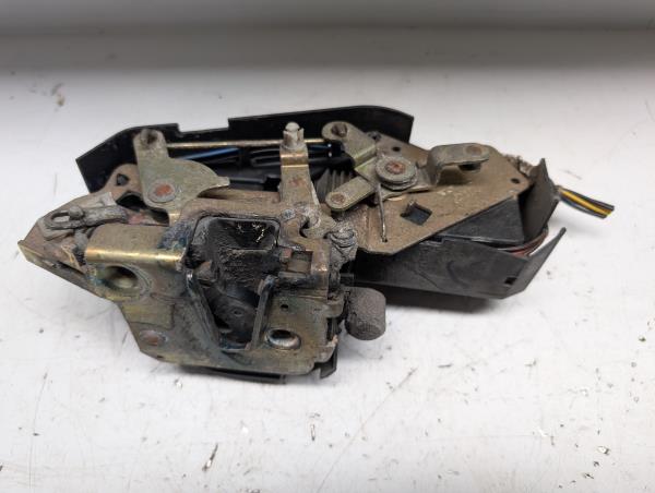 FECHO DA PORTA FRENTE ESQ. VOLVO 850 (854) | 91 - 97