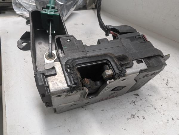 FECHO DA PORTA FRENTE DTO OPEL ASTRA H Caixa (L70) | 04 - 13