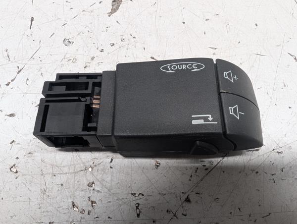 MANETE CONTROLO DE AUDIO RENAULT TWINGO II (CN0_) | 07 - 