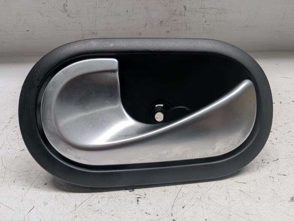 PUXADOR INTERIOR FRENTE ESQUERDO RENAULT TWINGO II (CN0_) | 07 - 