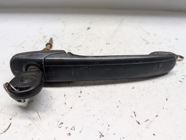 PUXADOR EXTERIOR FRENTE ESQUERDO VOLKSWAGEN POLO (6N1) | 94 - 99