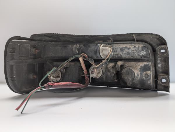 FAROLIM MALA ESQ. TOYOTA COROLLA (_E9_) | 87 - 94 Imagem-1