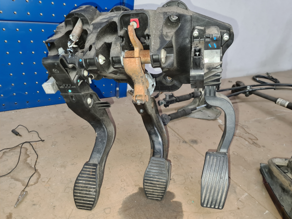 CONJUNTO PEDAIS OPEL CORSA D (S07) | 06 - 14