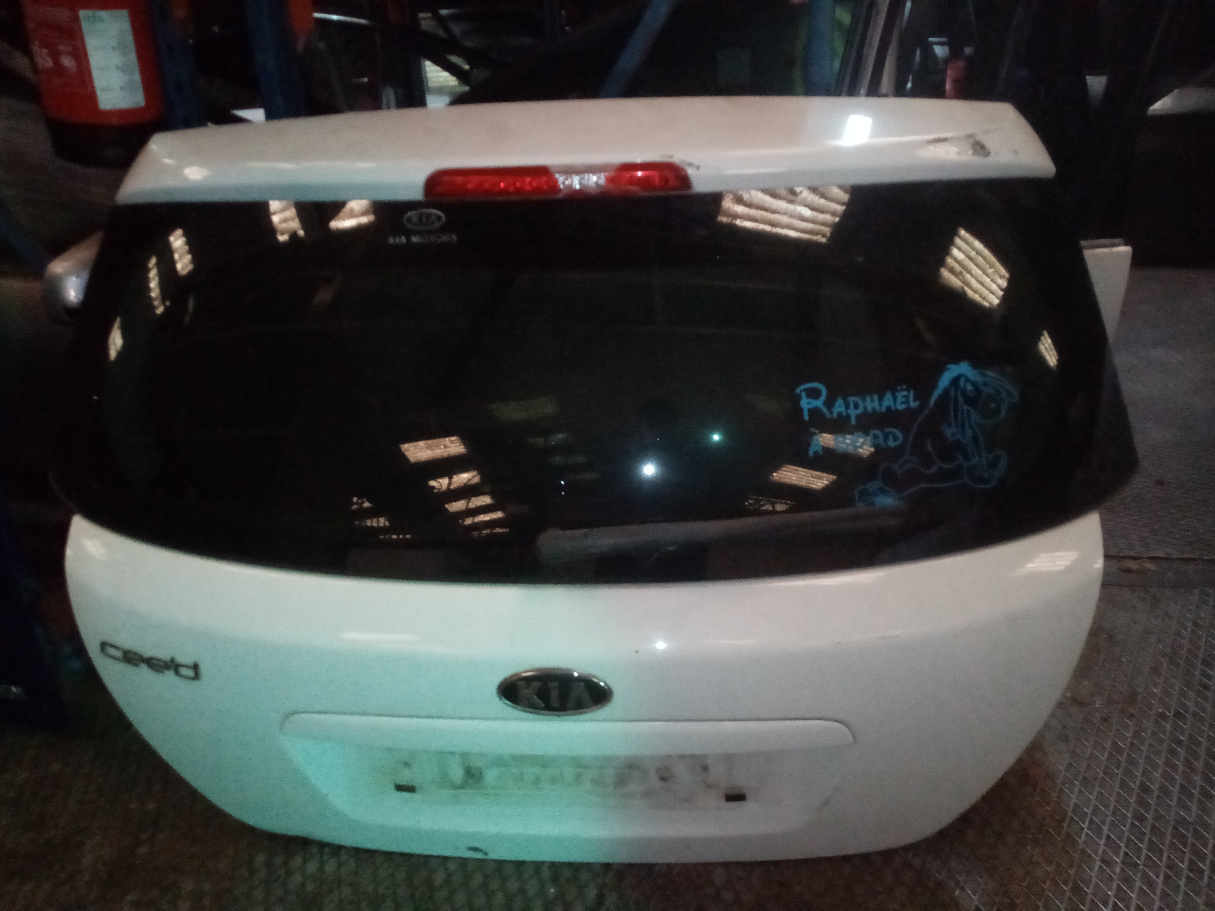 Tampa da Mala KIA - ID S_116657