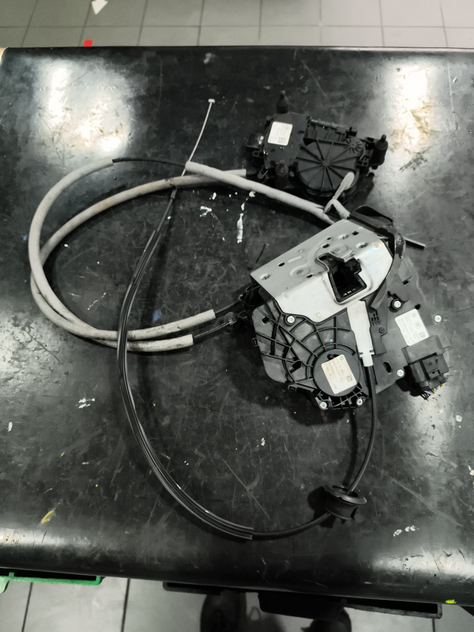 Fecho da Porta Trás Esq SEAT - ID S_179057