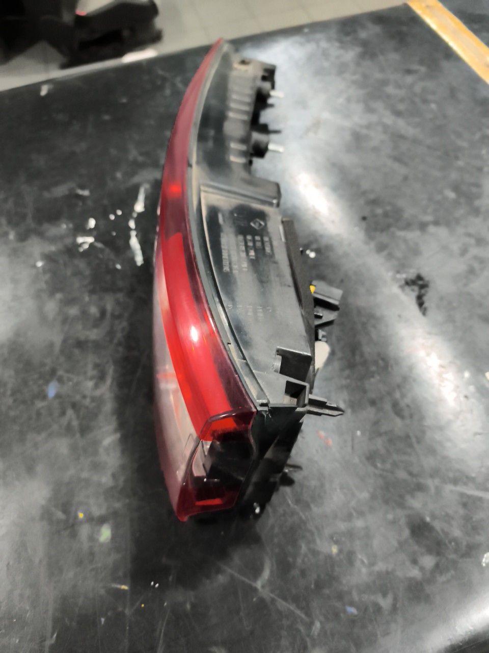 Farolim Mala Dto RENAULT MEGANE IV três volumes | 16 -  Imagem-2