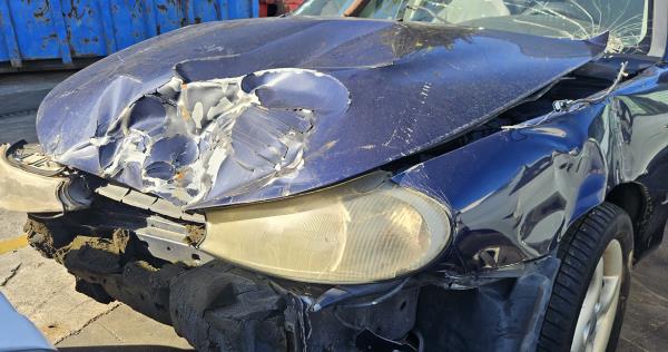 MONDEO II três volumes  FORD - ID V_CVFV165750