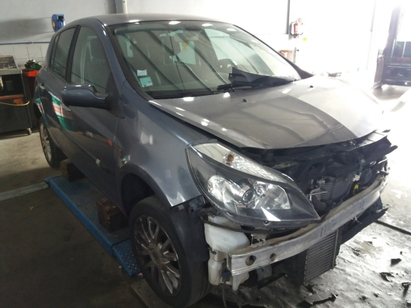 CLIO III  RENAULT - ID V_CVFV20150613