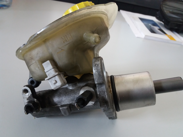 Bomba dos Travões VOLKSWAGEN PASSAT (3B3) | 00 - 05 Imagem-1