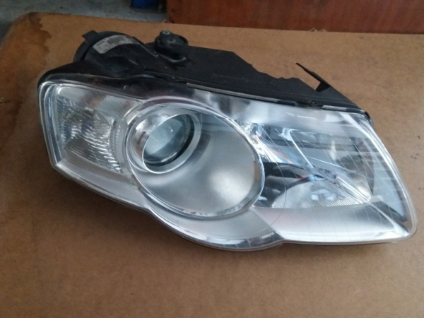 Right Headlight  VOLKSWAGEN PASSAT (3C2) | 05 - 10