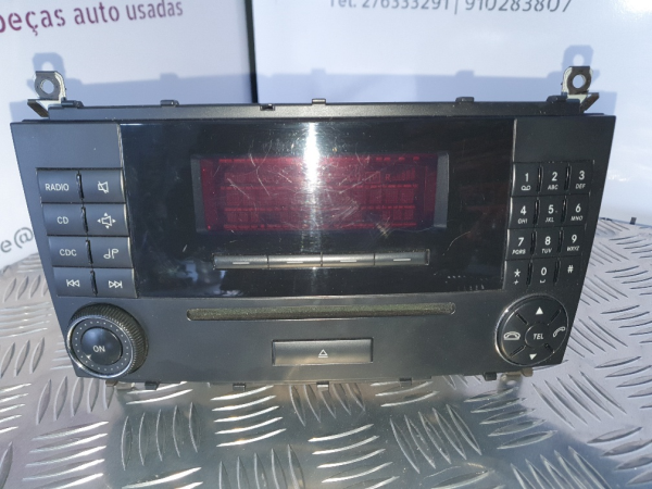 Radio MERCEDES-BENZ C-CLASS (W204) | 07 - 15 Imagem-1