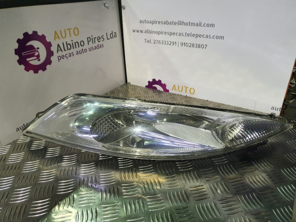 Right Headlight  NISSAN JUKE (F15) | 10 - 