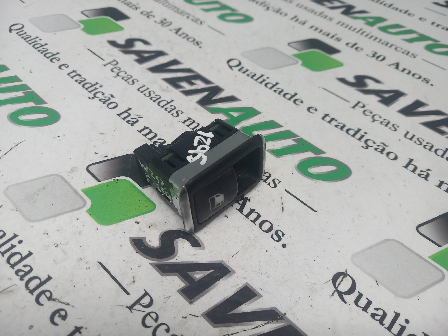 Botão / Botões / Comutador Vidro Esq MERCEDES-BENZ A-CLASS (W176) | 12 - 18 Imagem-2