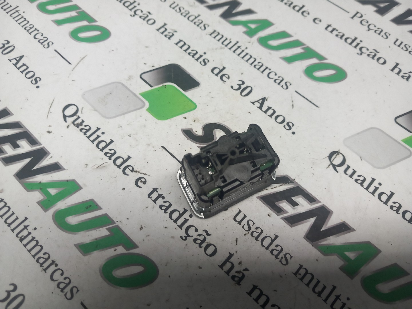 Botão / Botões / Comutador Vidro Esq MERCEDES-BENZ A-CLASS (W176) | 12 - 18 Imagem-4