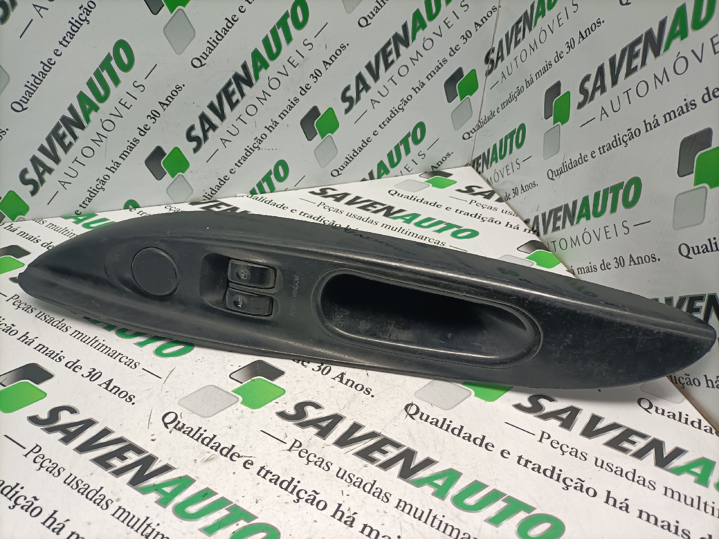 Botão / Botões / Comutador Vidro Esq HYUNDAI H-1 Caixa (A1) | 97 - 08