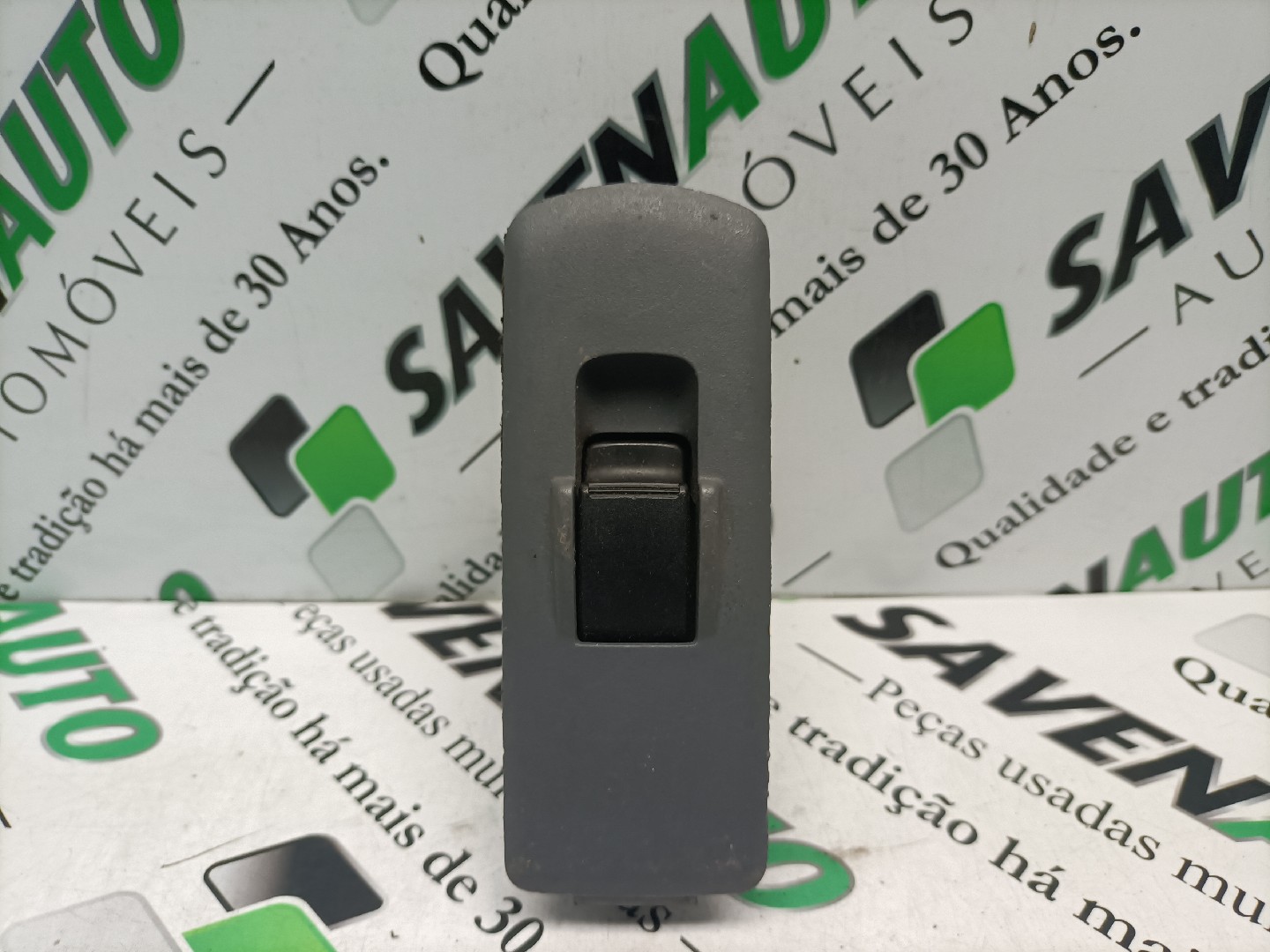 Botão / Botões / Comutador Vidro Dto MITSUBISHI COLT VI (Z3_A, Z2_A) | 02 - 12