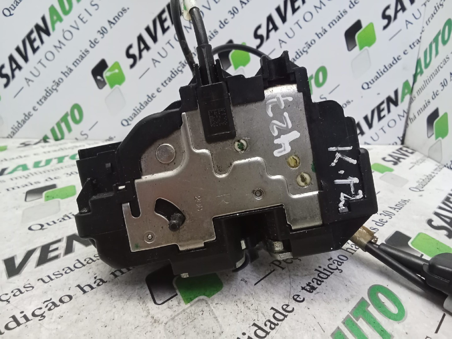 Fecho / Fechadura Porta Trás Dto NISSAN MICRA III (K12) | 02 - 10
