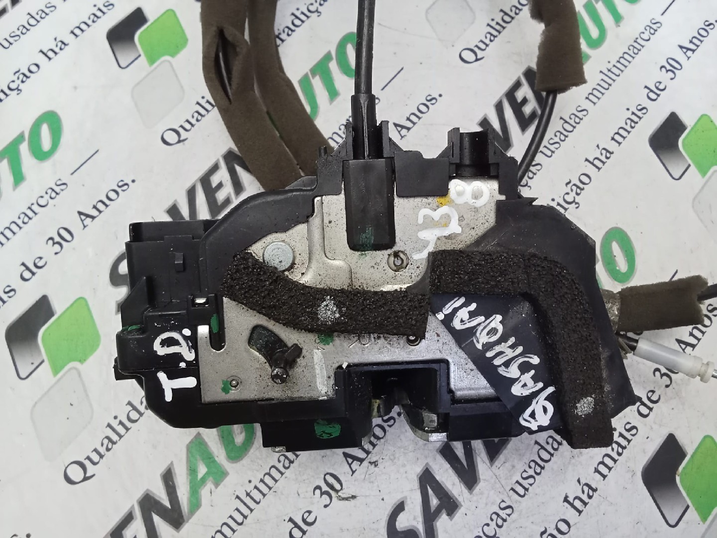 Fecho / Fechadura Porta Trás Dto NISSAN QASHQAI II (J11, J11_) | 13 - 