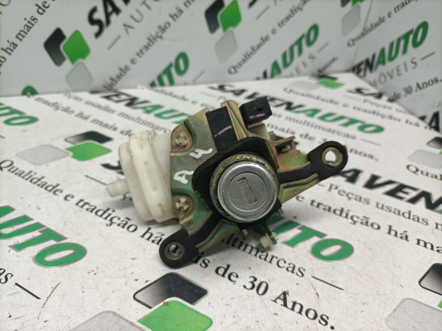 Interruptor / Switch / Botão da Mala AUDI A4 (8D2, B5) | 94 - 01
