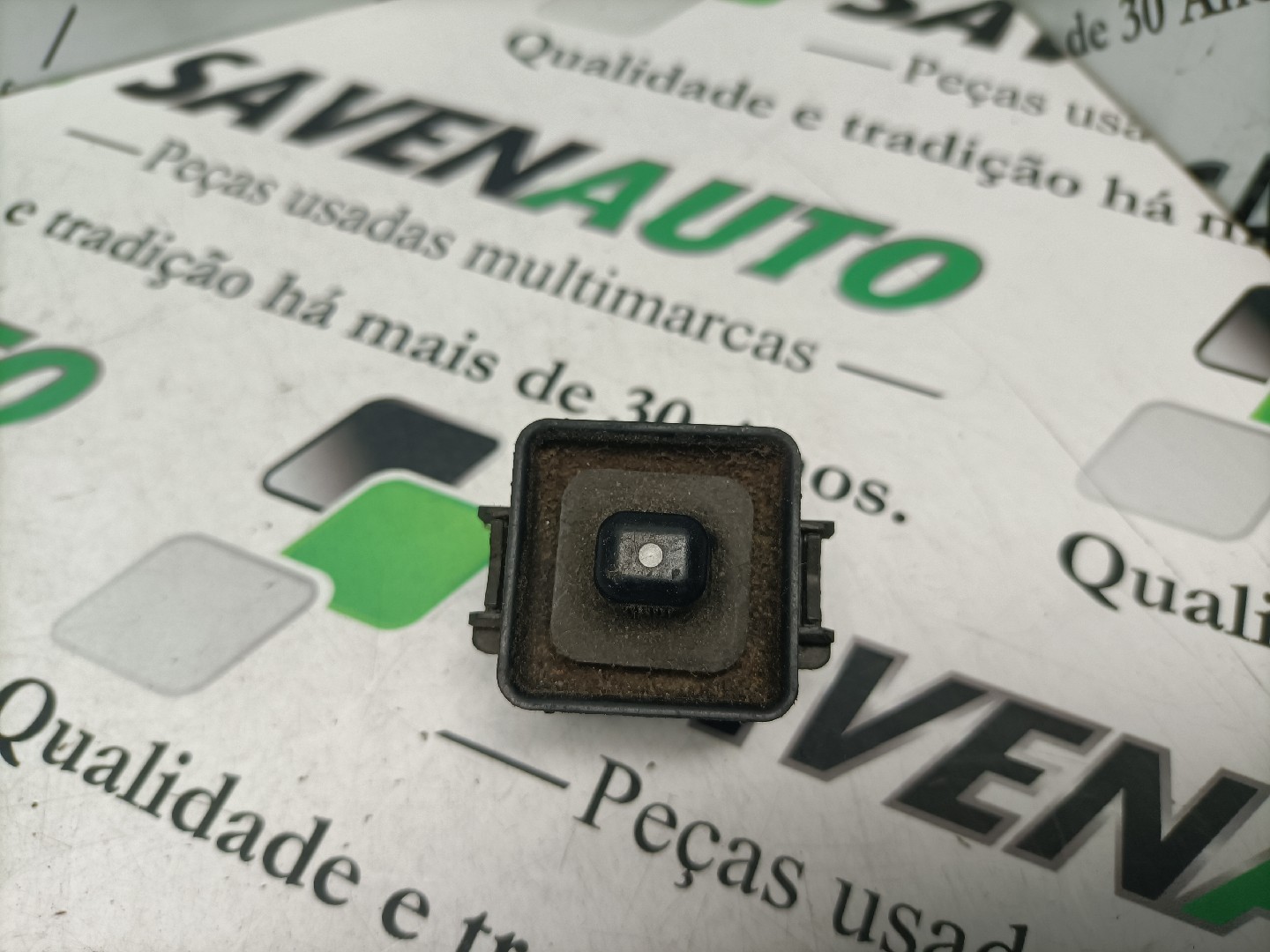 Botão / Comando Regulador de Espelhos MERCEDES-BENZ TRÊS VOLUMES (W124) | 84 - 93