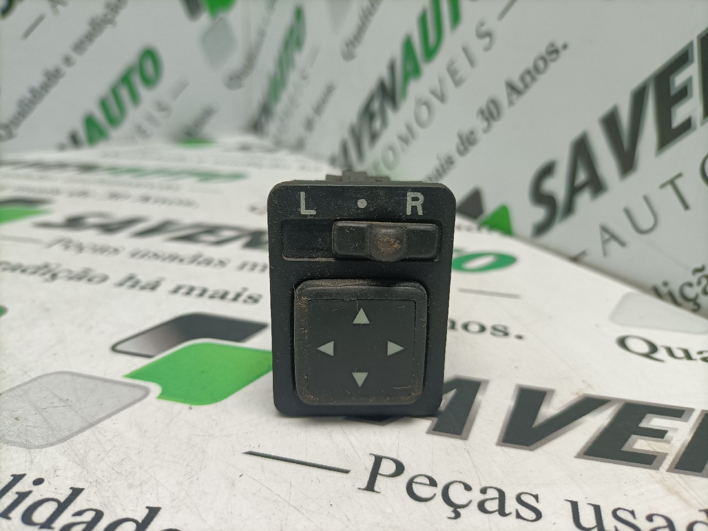 Botão / Comando Regulador de Espelhos MITSUBISHI SPACE STAR Veículo multiuso (DG_A) | 98 - 04