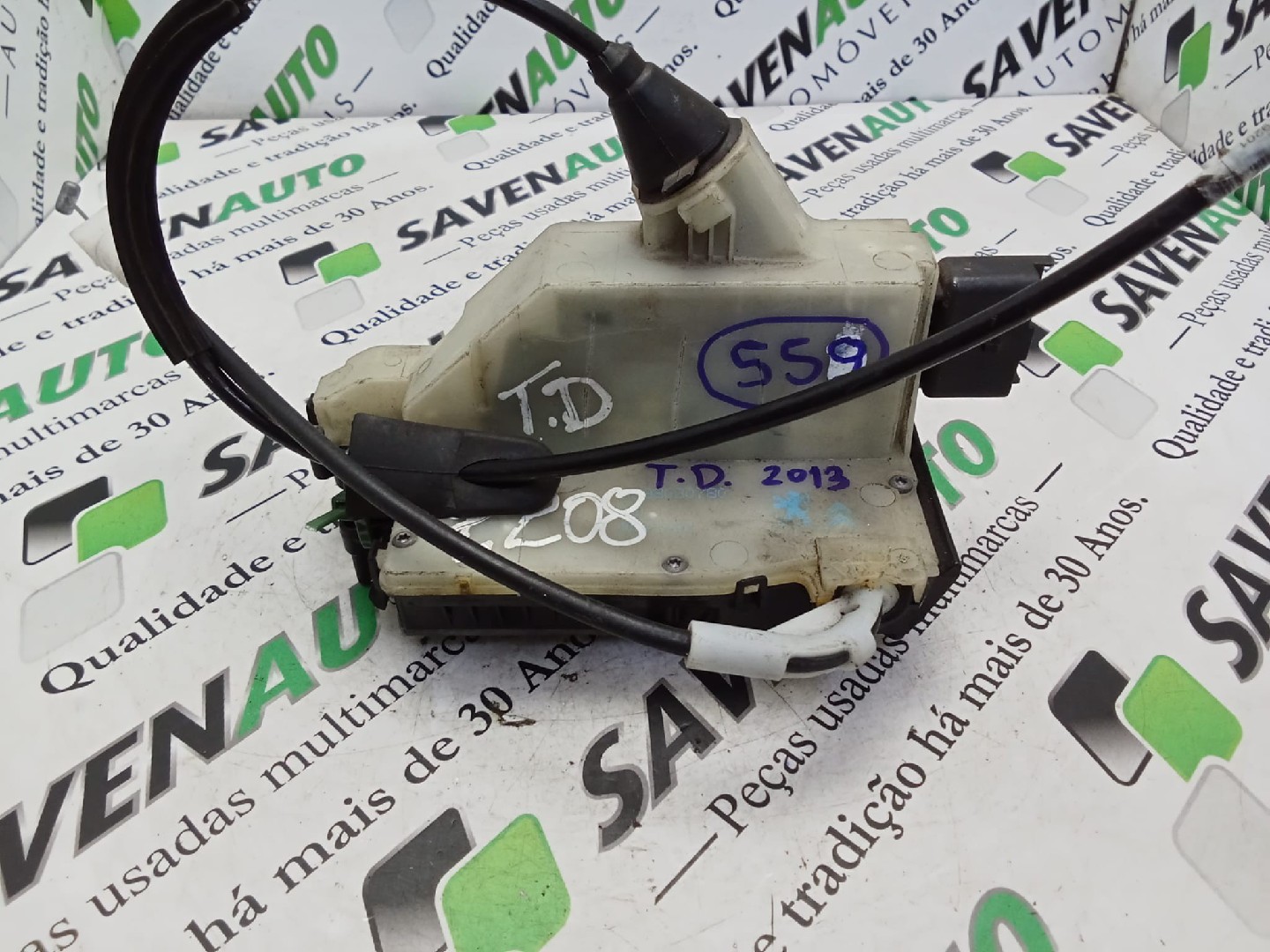 Fecho / Fechadura Porta Trás Dto PEUGEOT 208 I (CA_, CC_) | 12 - 