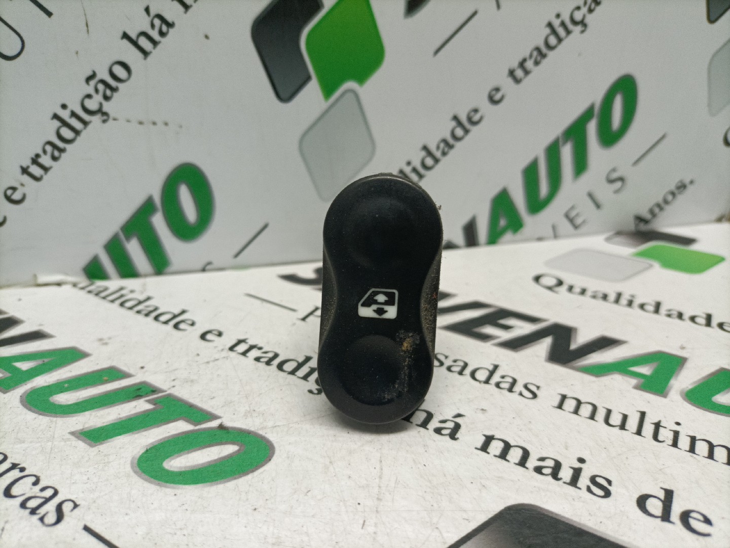 Botão / Botões / Comutador Vidro Dto DACIA SANDERO | 08 - 