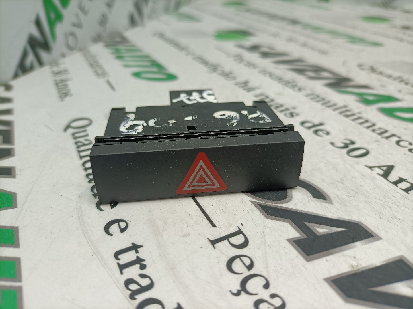 Botão de 4 Piscas AUDI A6 (4F2, C6) | 04 - 11