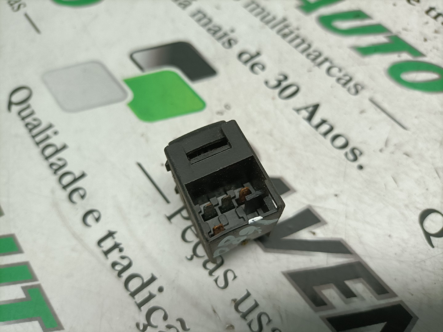 Botão / Botões / Comutador Vidro Dto VOLKSWAGEN GOLF IV (1J1) | 97 - 07 Imagem-2