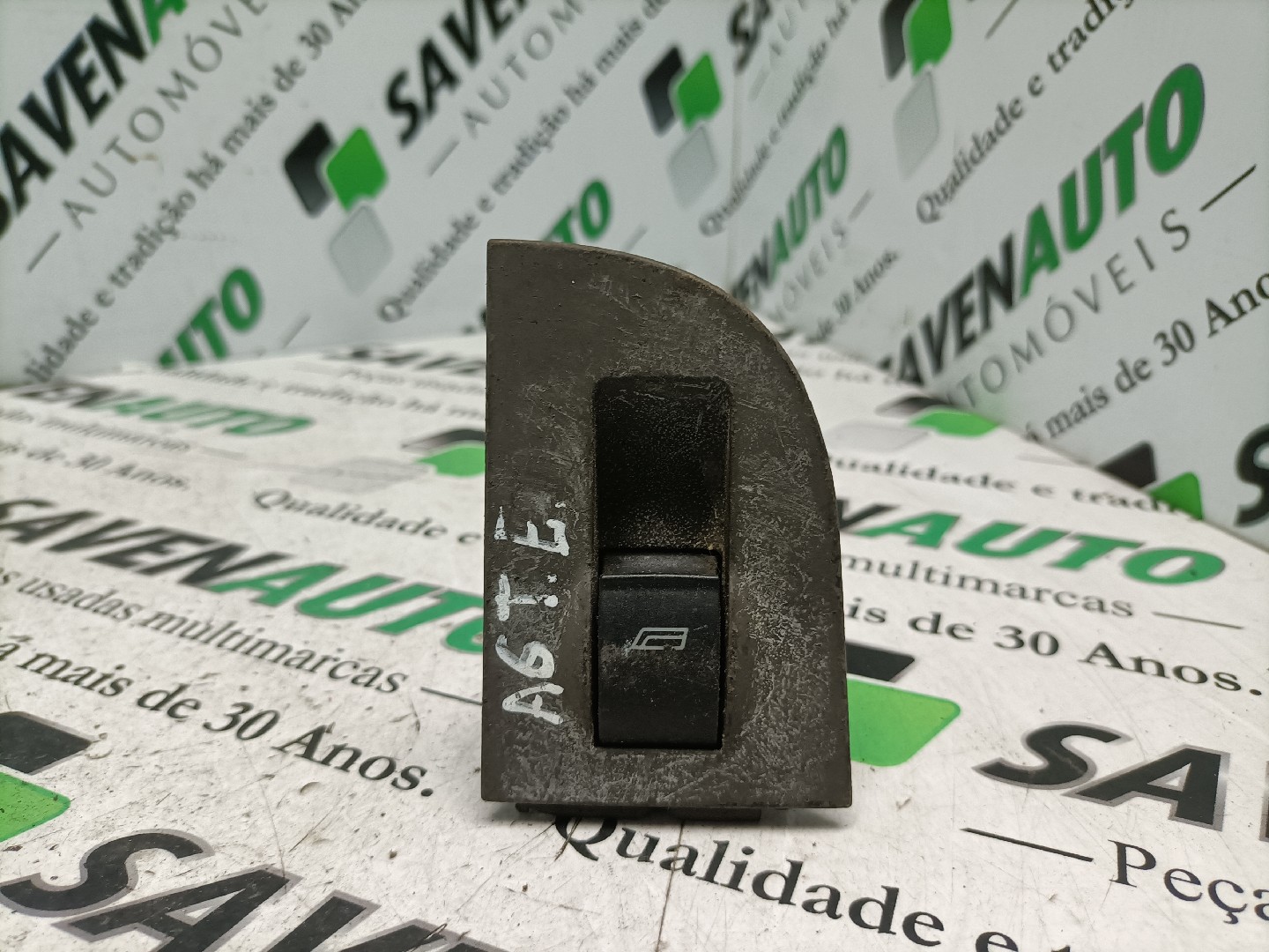 Botão / Botões / Comutador Vidro Dto AUDI A6 (4B2, C5) | 97 - 05
