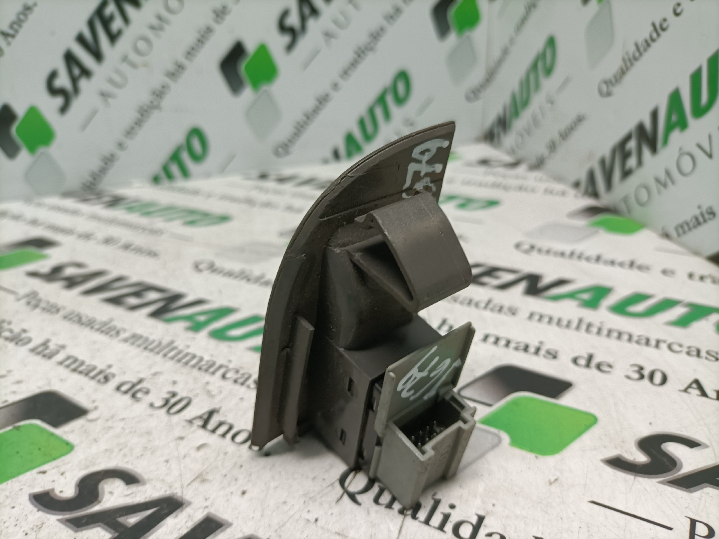 Botão / Botões / Comutador Vidro Dto AUDI A6 (4B2, C5) | 97 - 05 Imagem-1